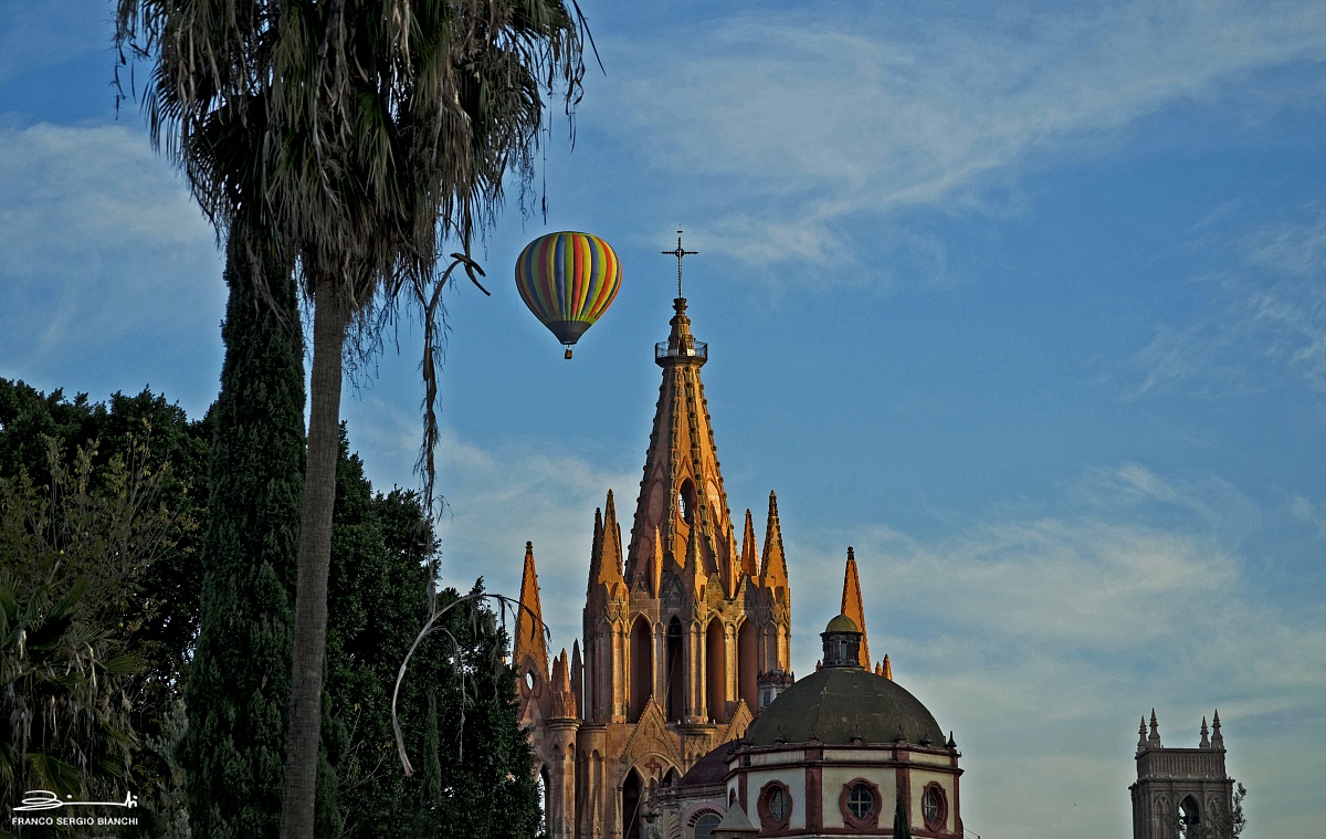 Mongolfiera e parrocchia - Messico