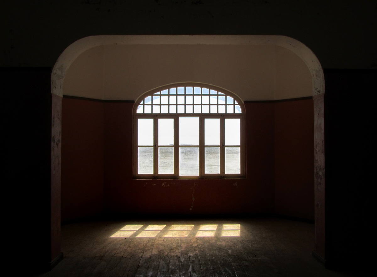 Room with a view of the desert