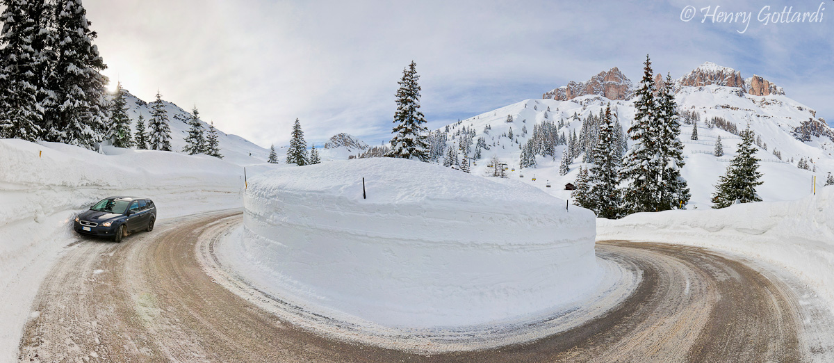 Scendendo dal Passo Pordoi