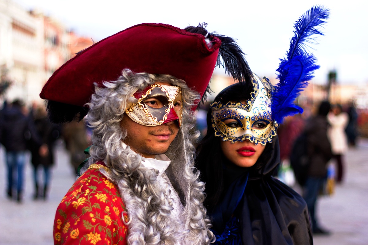 La coppia mascherata