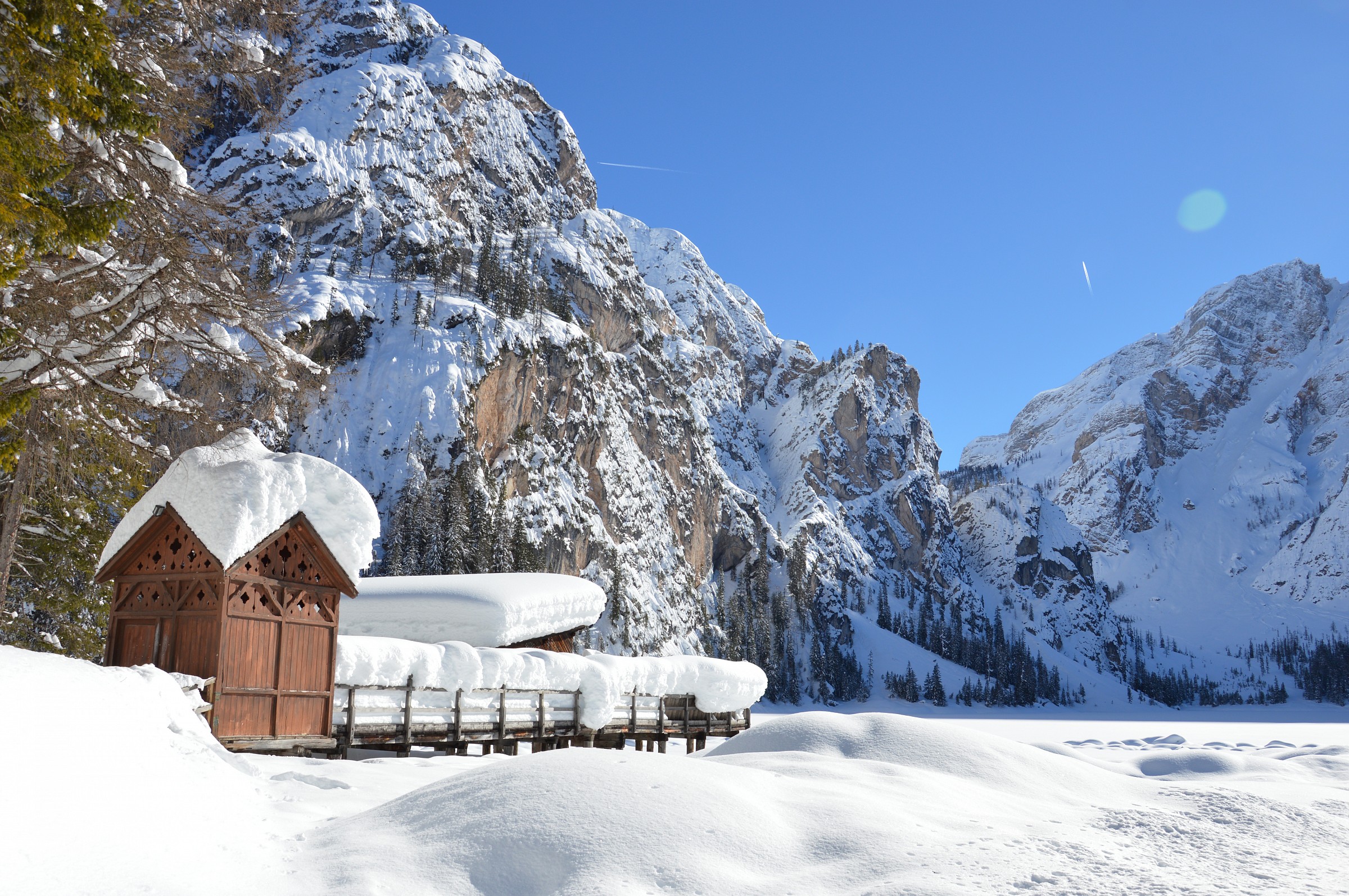 Lago di Braies innevato