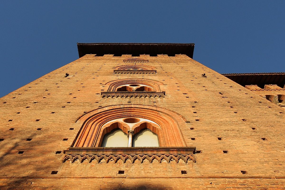 Visconti Castle: corner tower