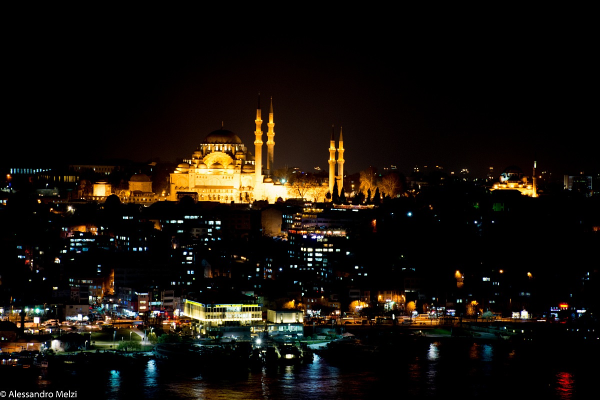 Moschea by night