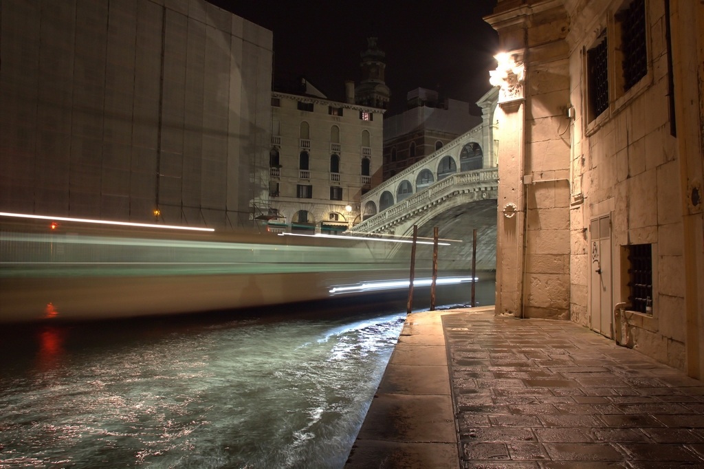 passaggio di un battello (Venezia)