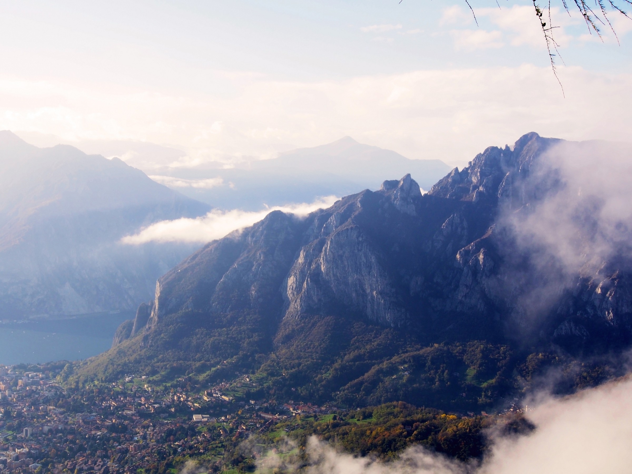 veduta dai piani Ernia verso Lecco e lago