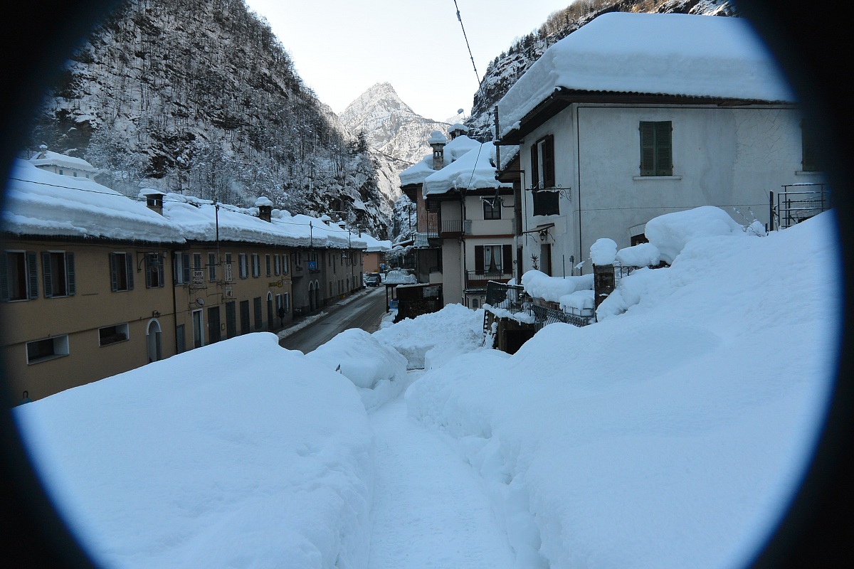 snow on houses