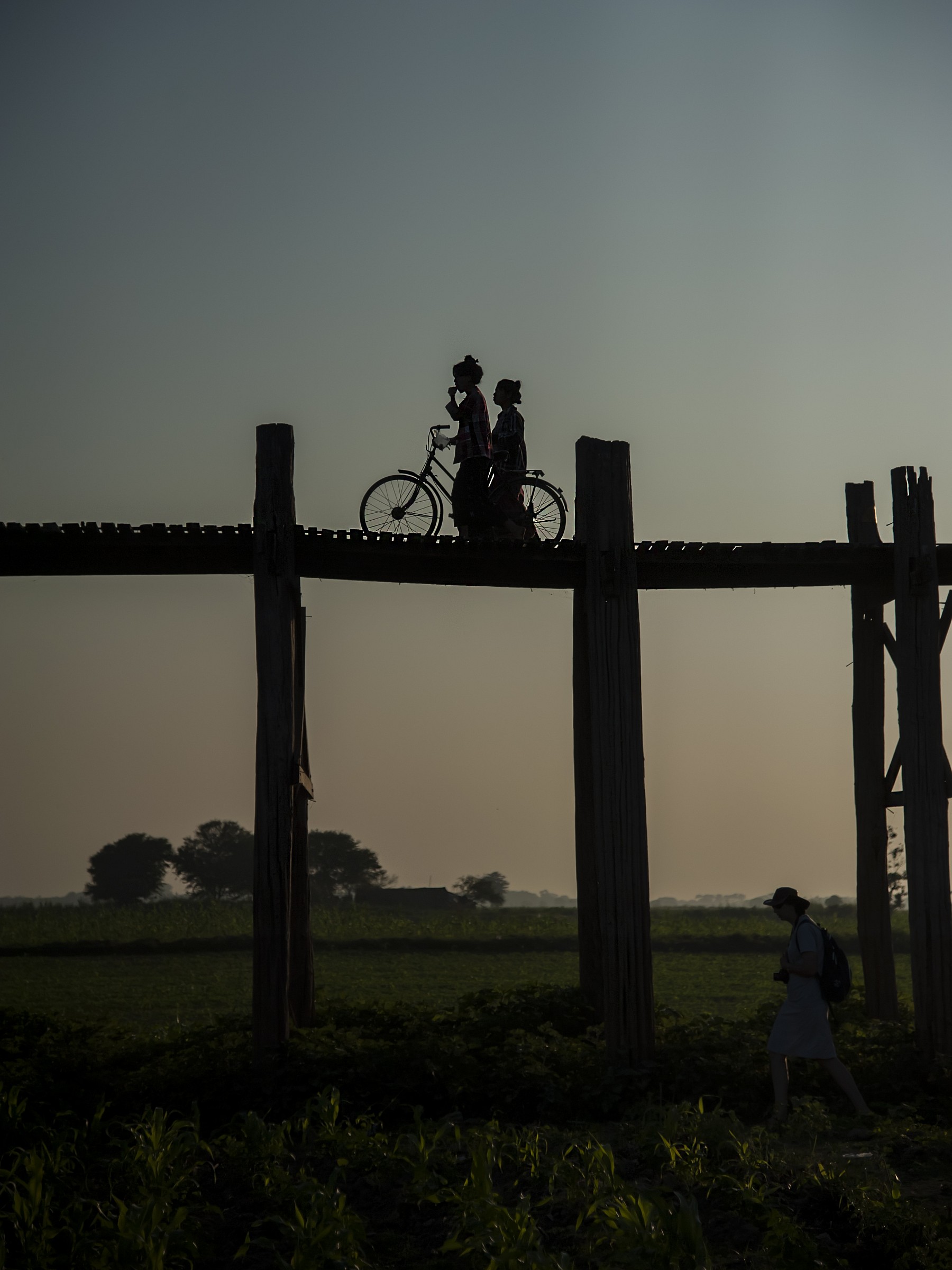 Silouette al tramonto sul U Bein's Bridge
