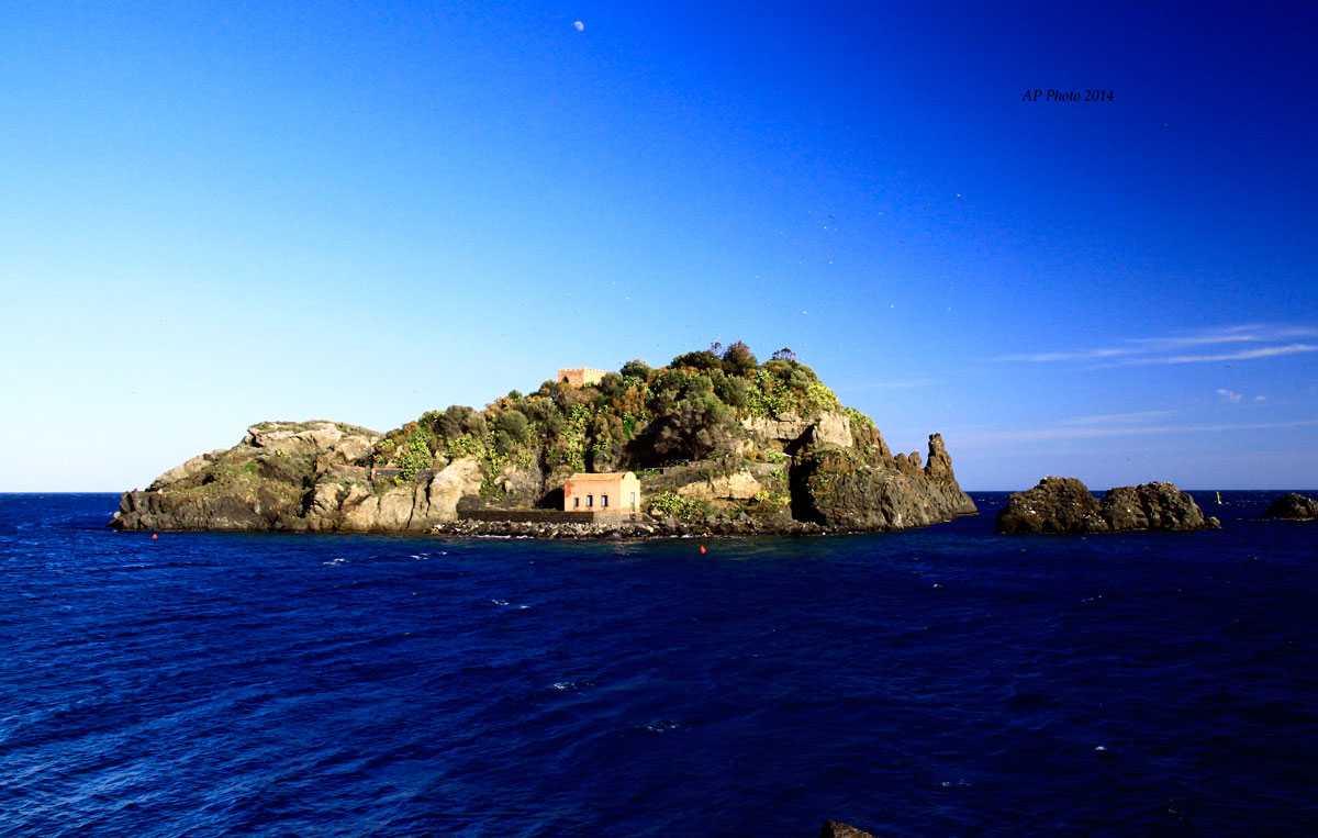 Gli scogli dei ciclopi ad acitrezza