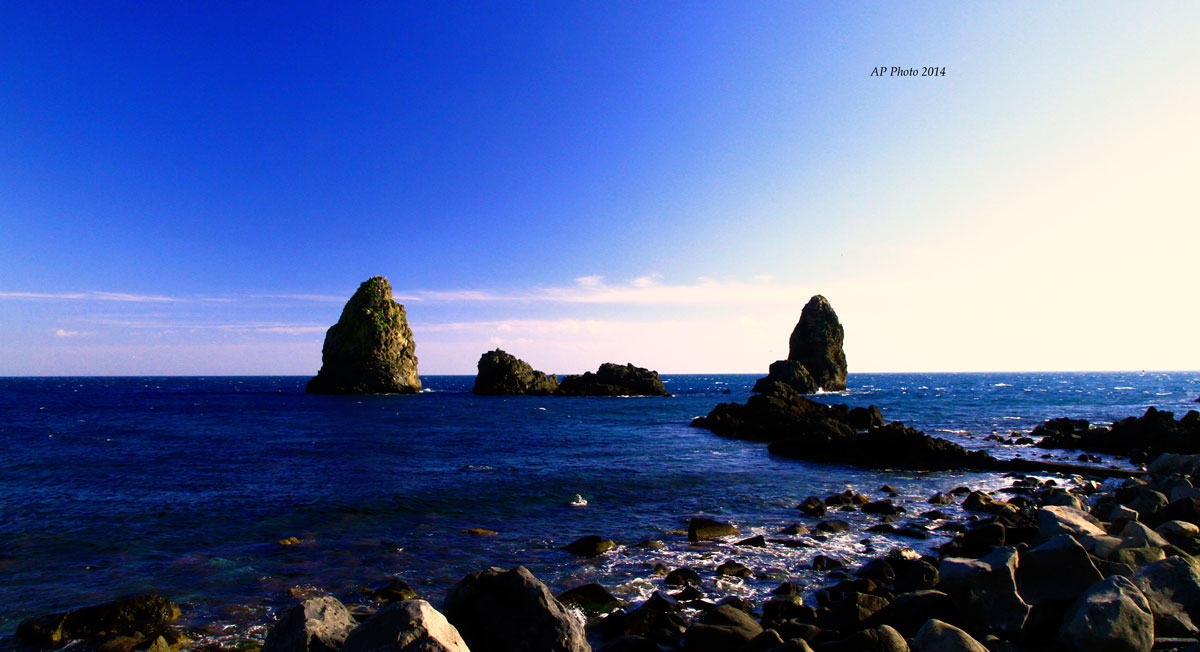 Gli scogli dei ciclopi dalla terra dei Malavoglia
