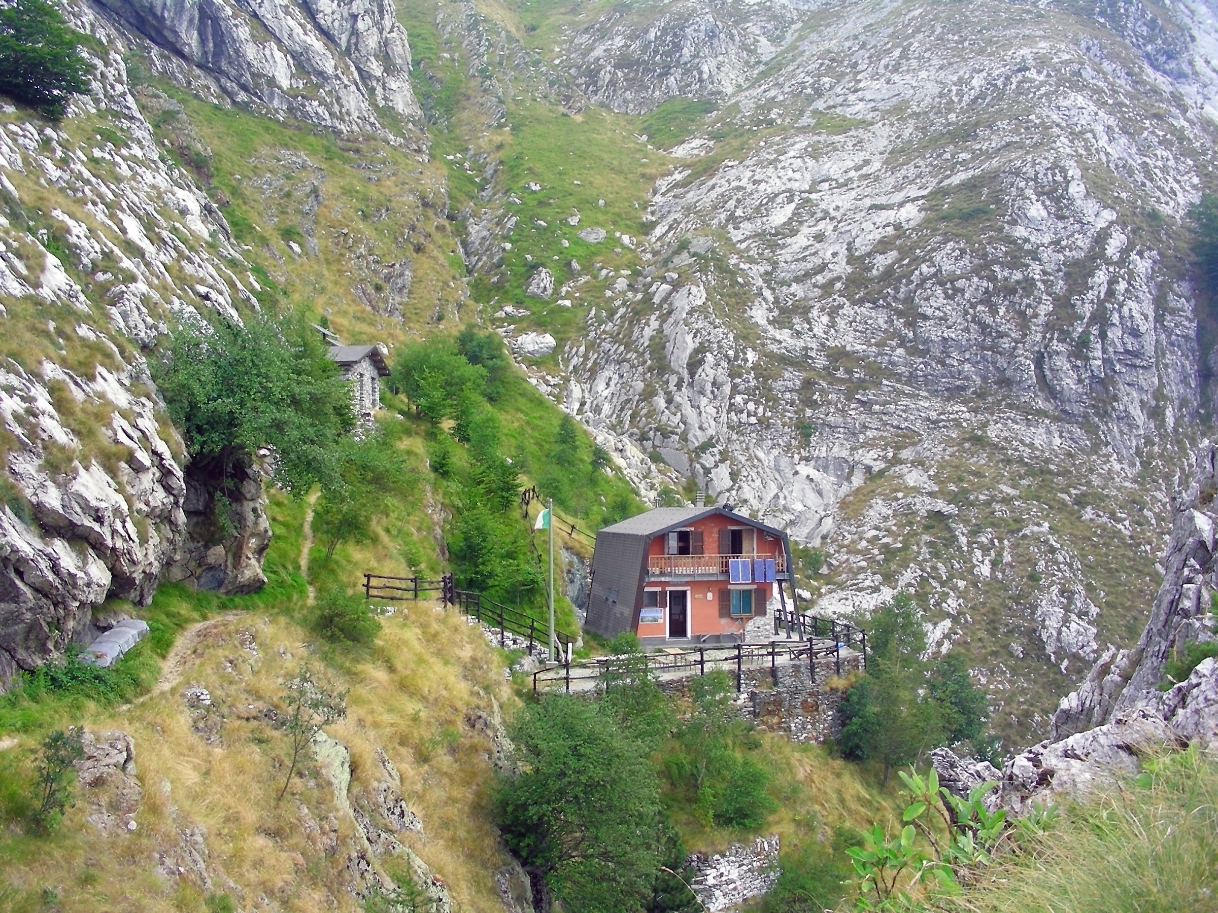 Apuane rifugio Conti
