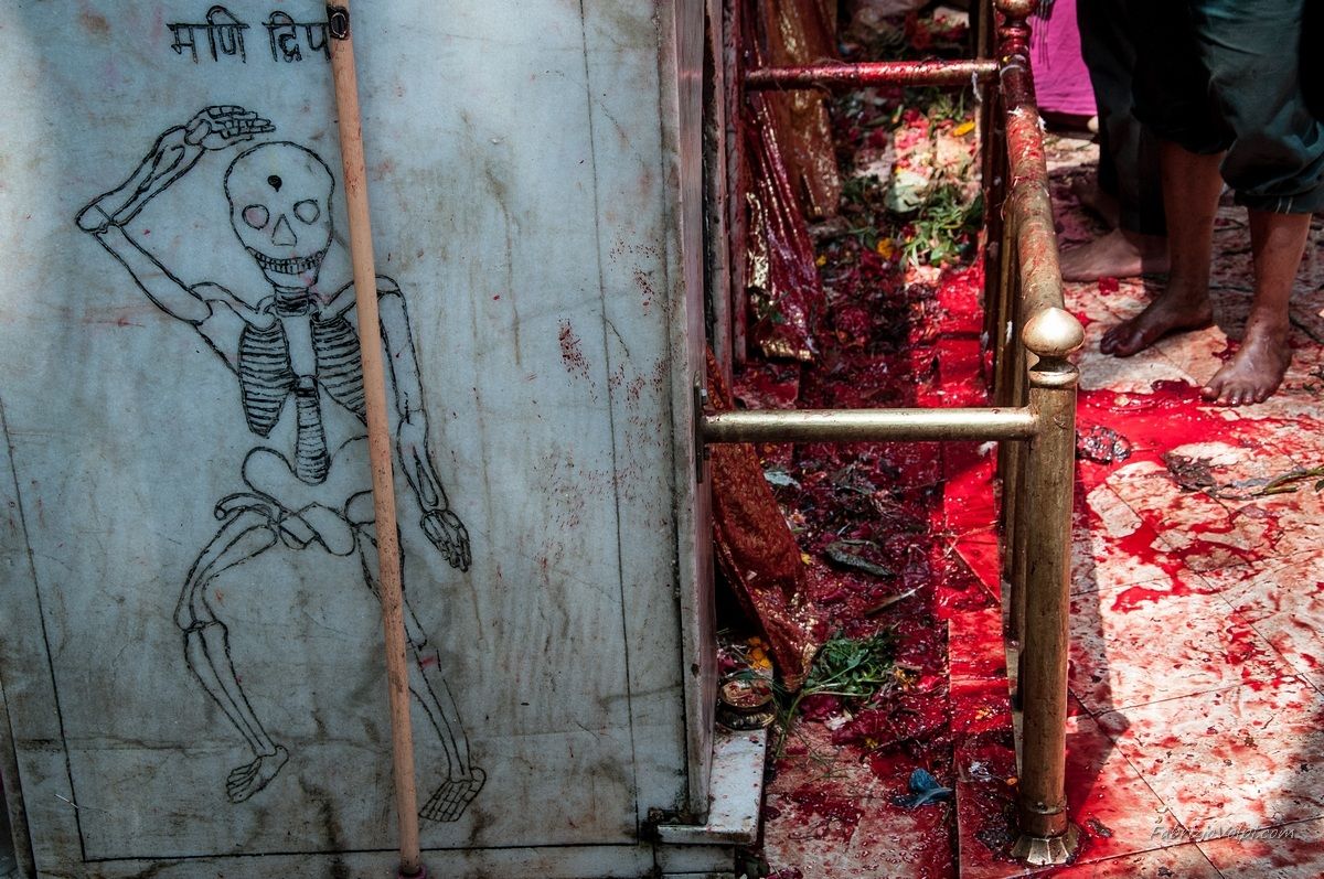 L'incisione ricorda che qui avvenivano sacrifici umani