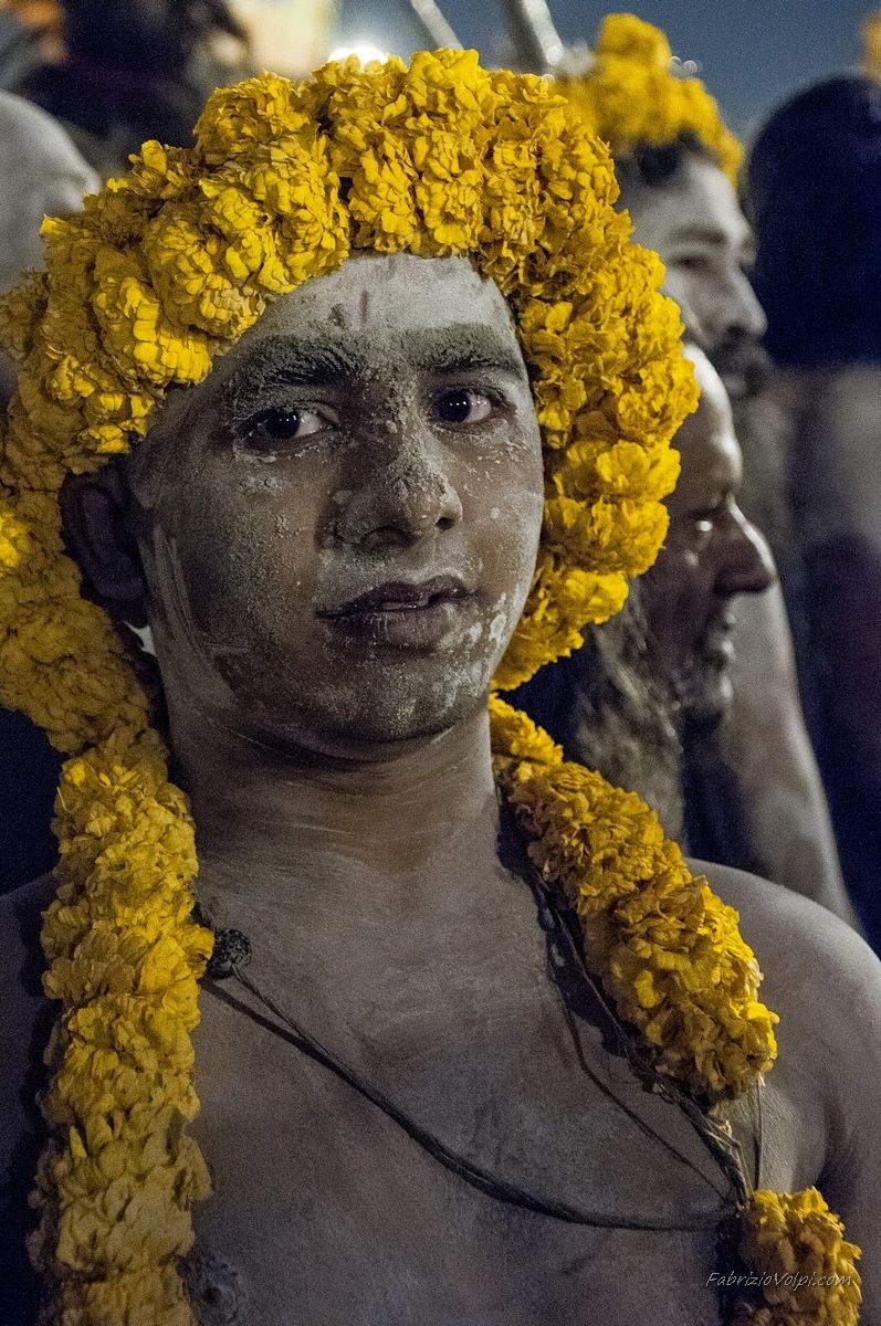 Nagababa attende nella notte il Bagno sacro