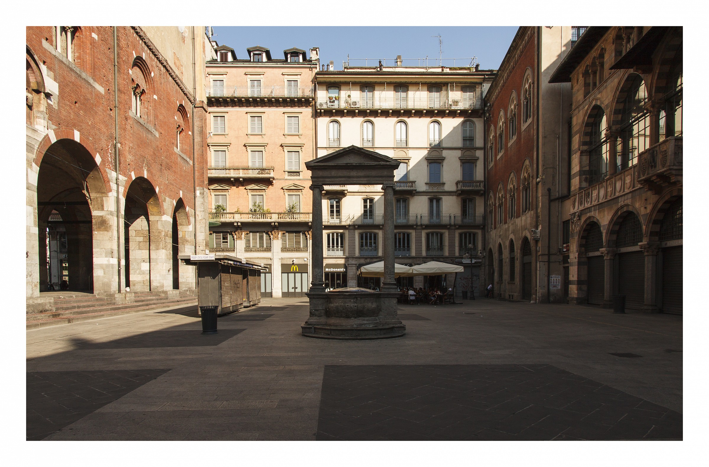 Milan - Piazza dei Mercanti