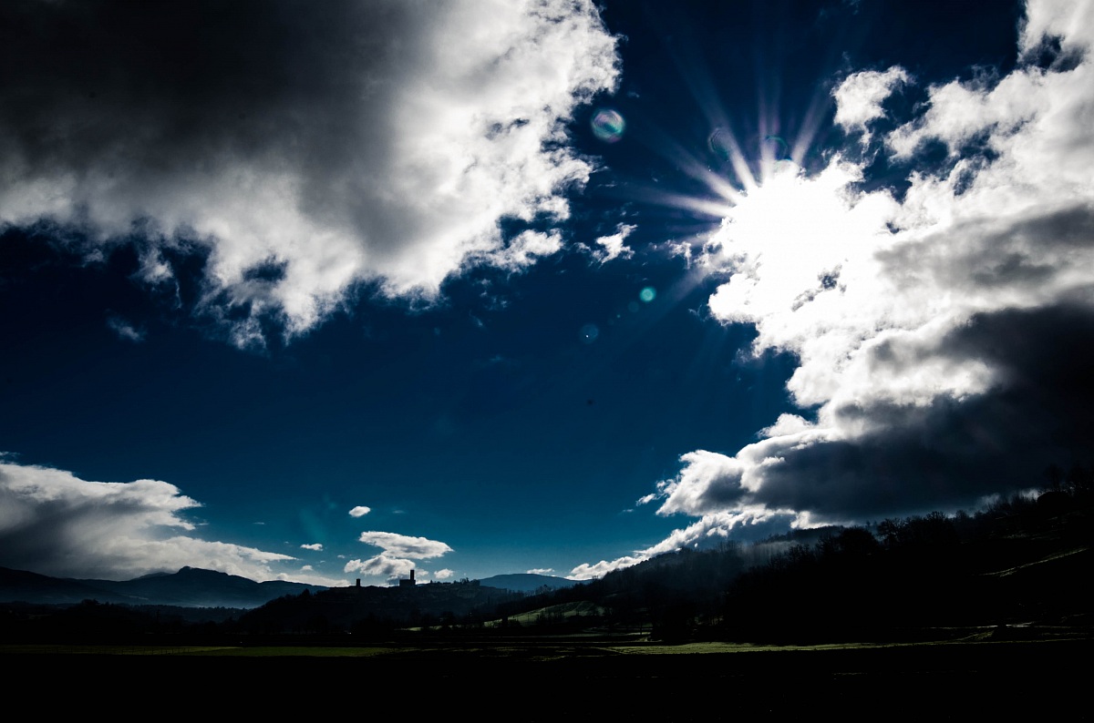 Castello di Poppi controluce