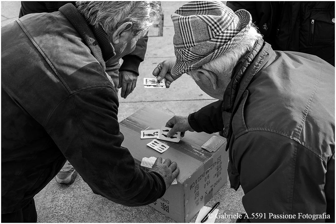 Card game in the street