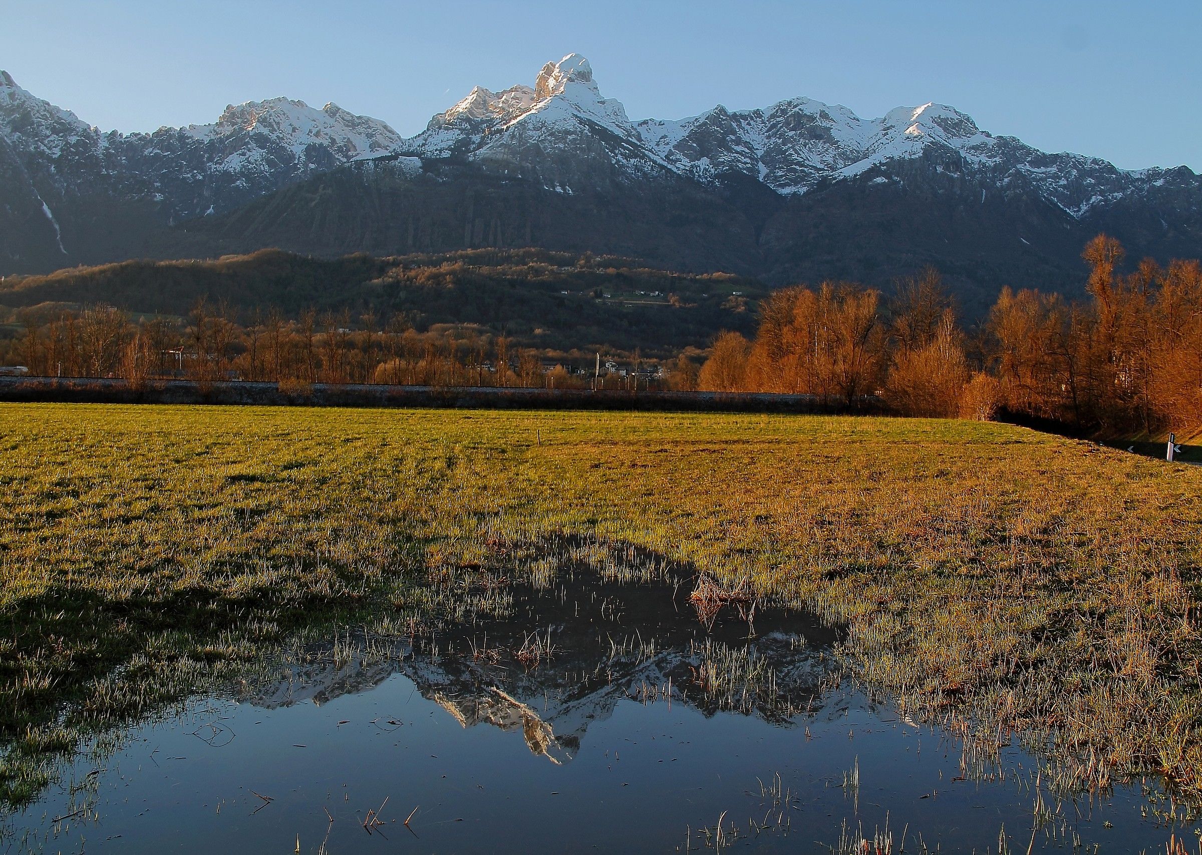 Reflection Del Monte Pizzocco ... and surroundings .... (BL)