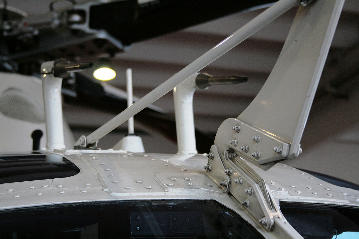 A109Power, the upper cutter and Pitot tubes