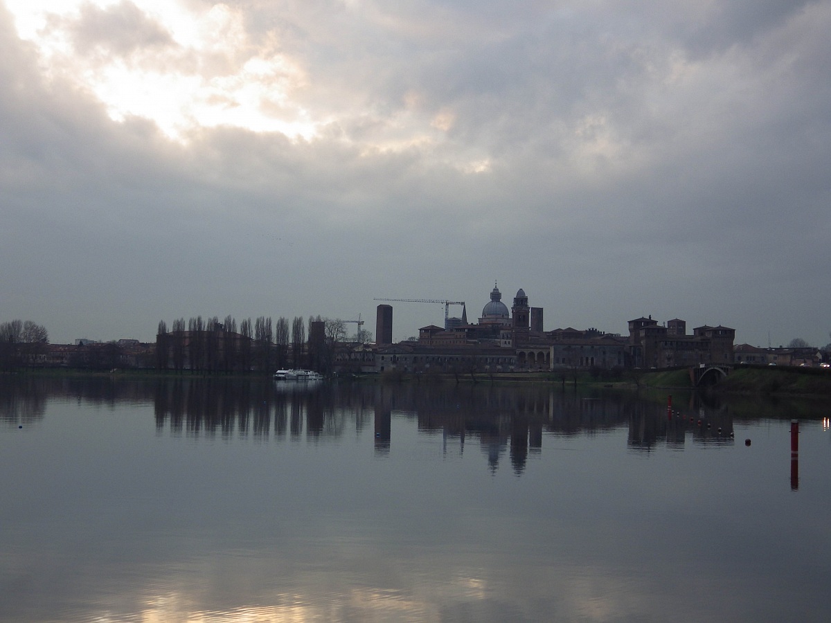 Mantova skyline - sole dietro le nuvole 2