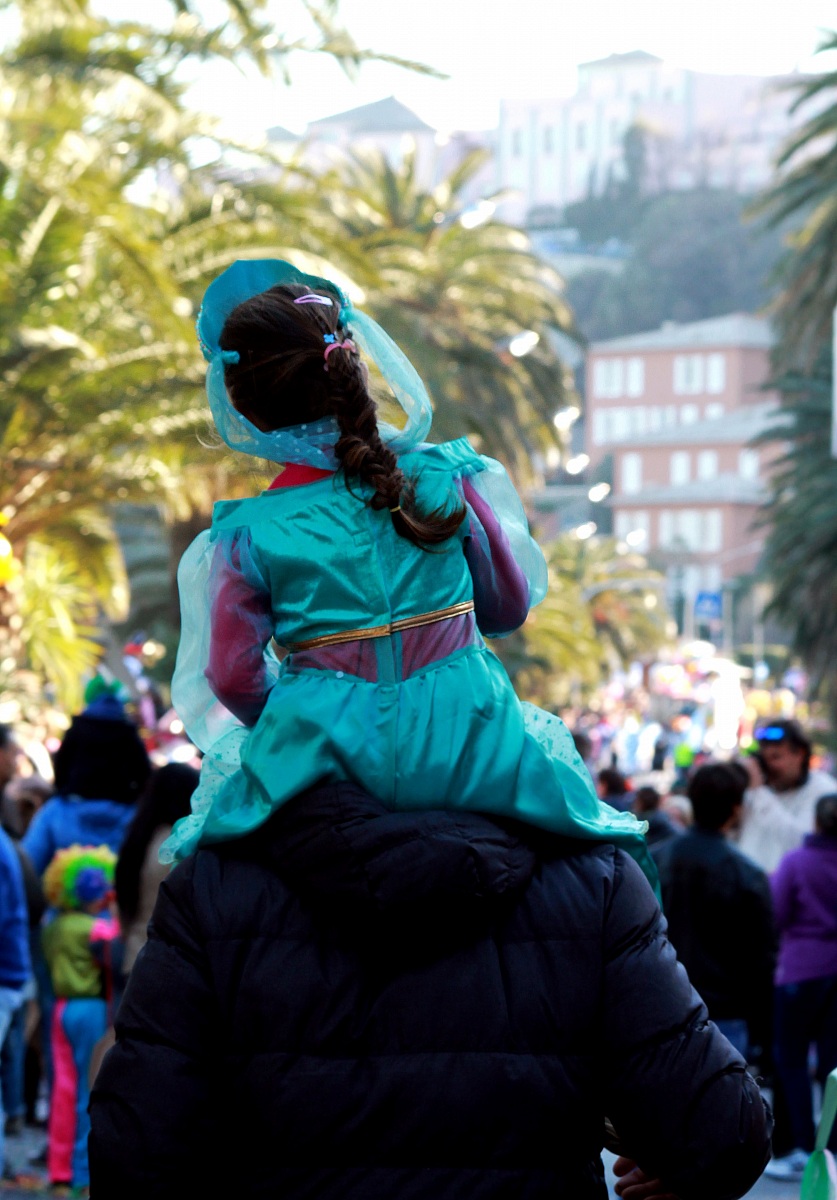 Princess on the shoulders
