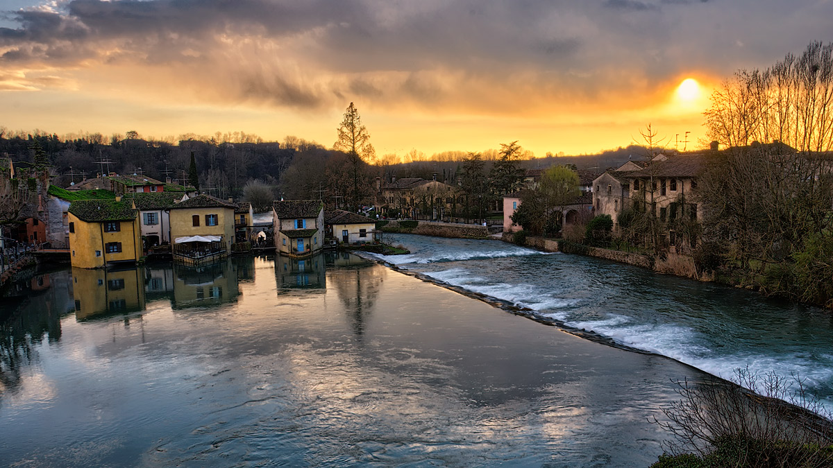 Tramonto sul fiume