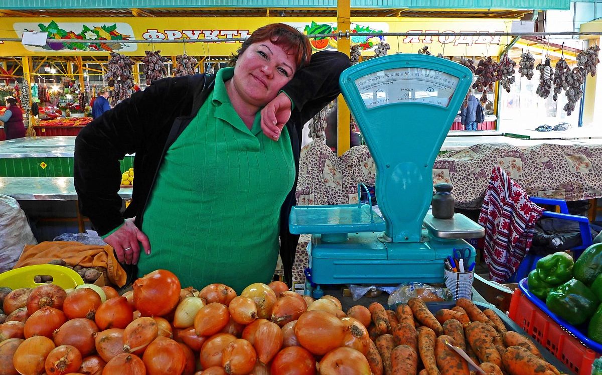 Le donne del mercato coperto di Adler-Sochi. (Russia)