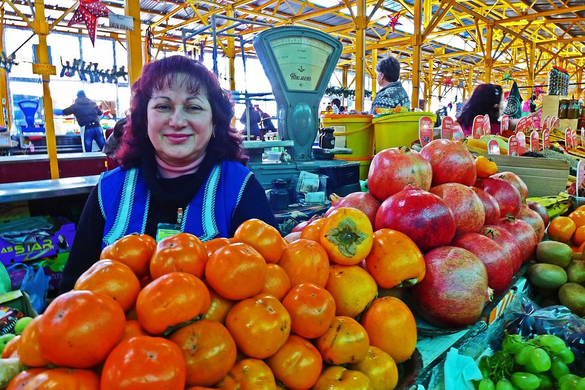 Le donne del mercato coperto di Adler-Sochi. (Russia)