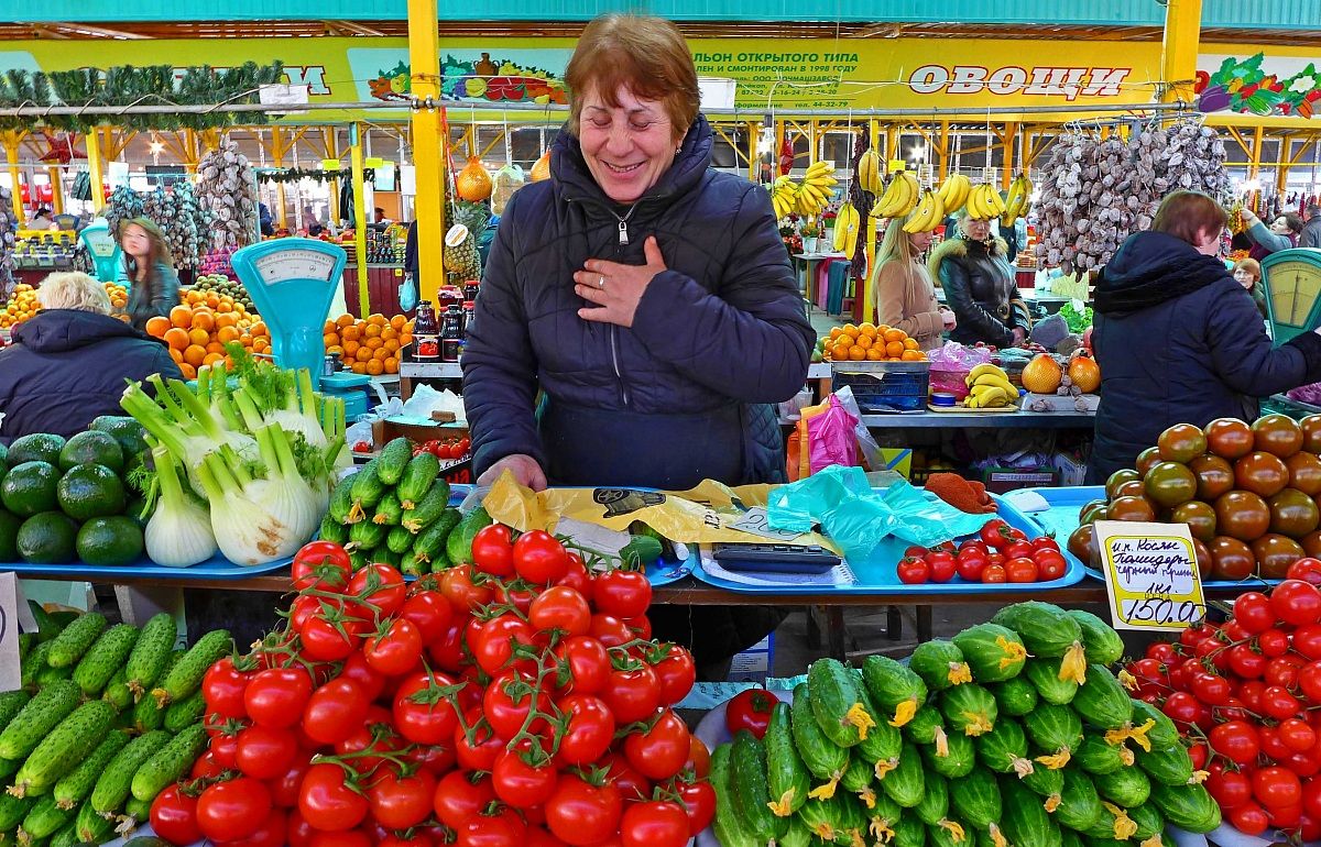 Le donne del mercato coperto di Adler-Sochi. (Russia)