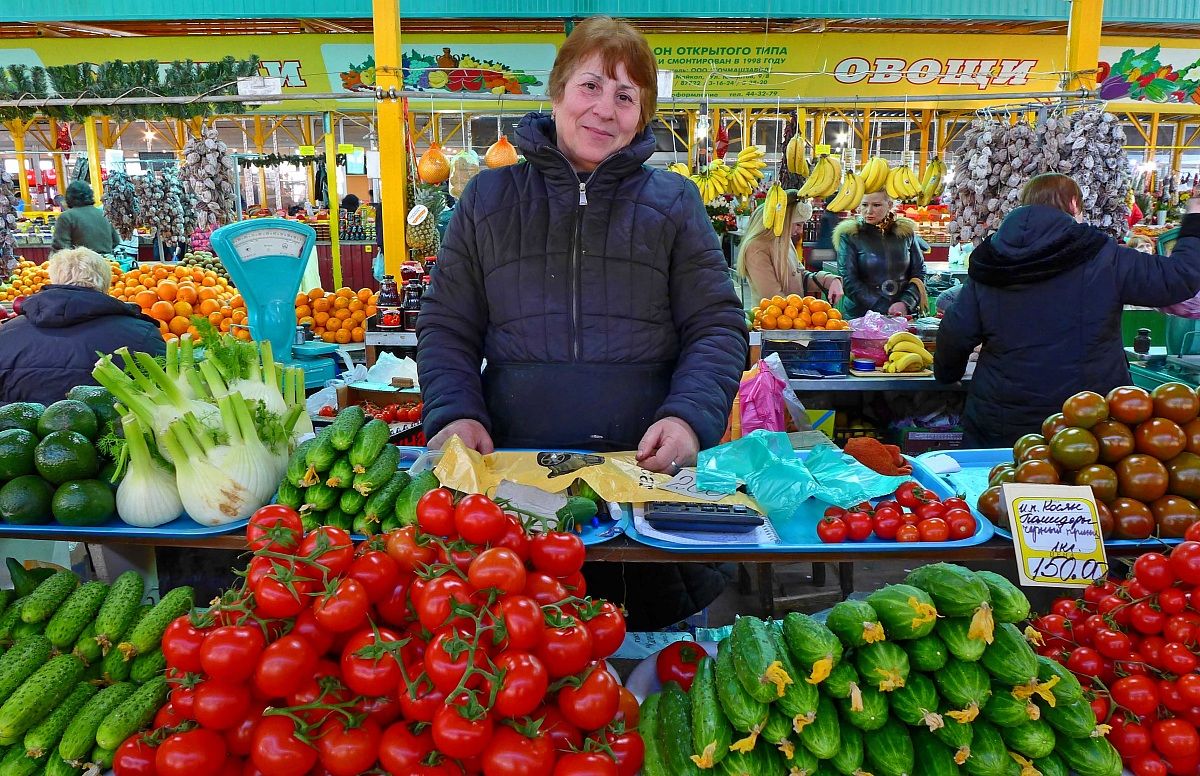 Le donne del mercato coperto di Adler-Sochi. (Russia)