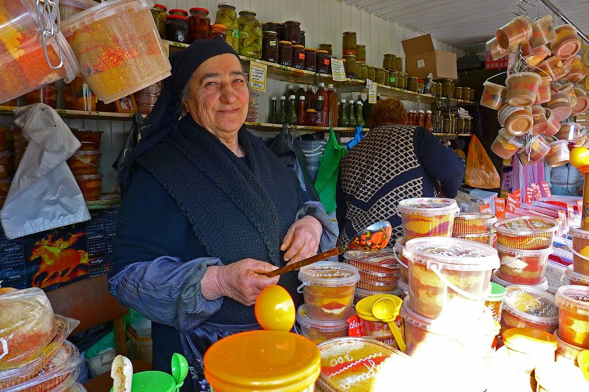 Le donne del mercato coperto di Adler-Sochi. (Russia)