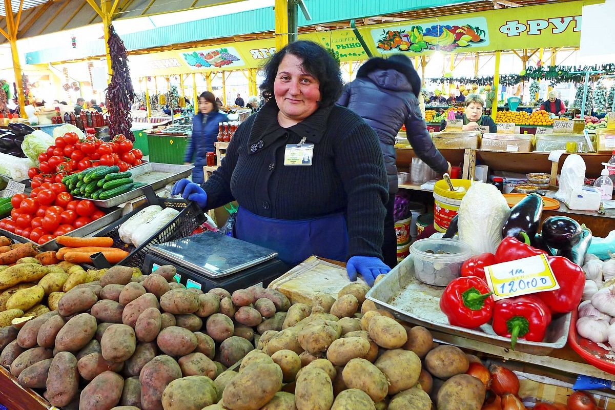 Le donne del mercato coperto di Adler-Sochi. (Russia)