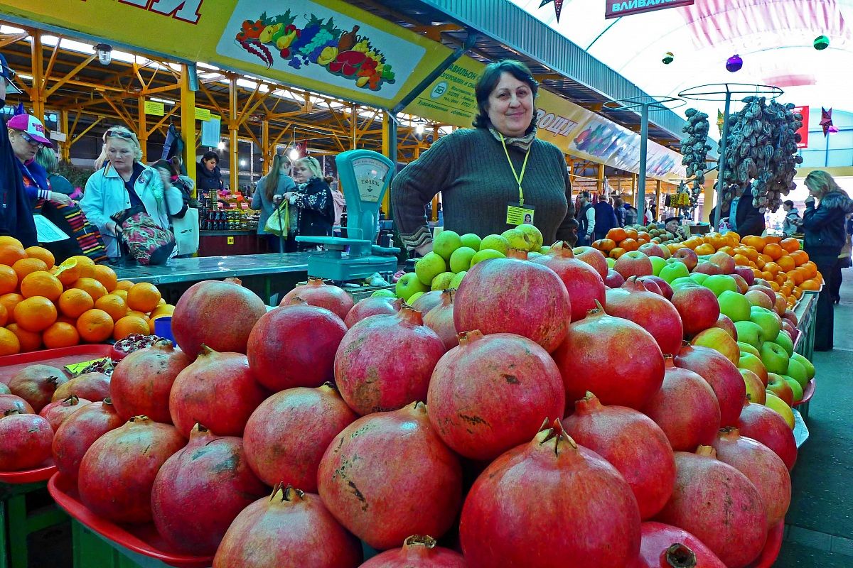 Le donne del mercato coperto di Adler-Sochi. (Russia)