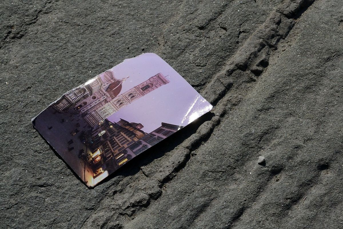 qualcuno ha strappato un ricordo..