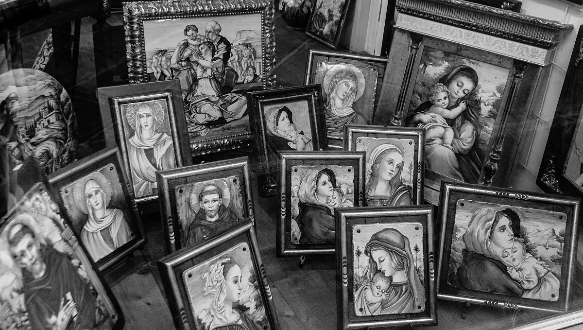 Mono-Cromatica-Tematica