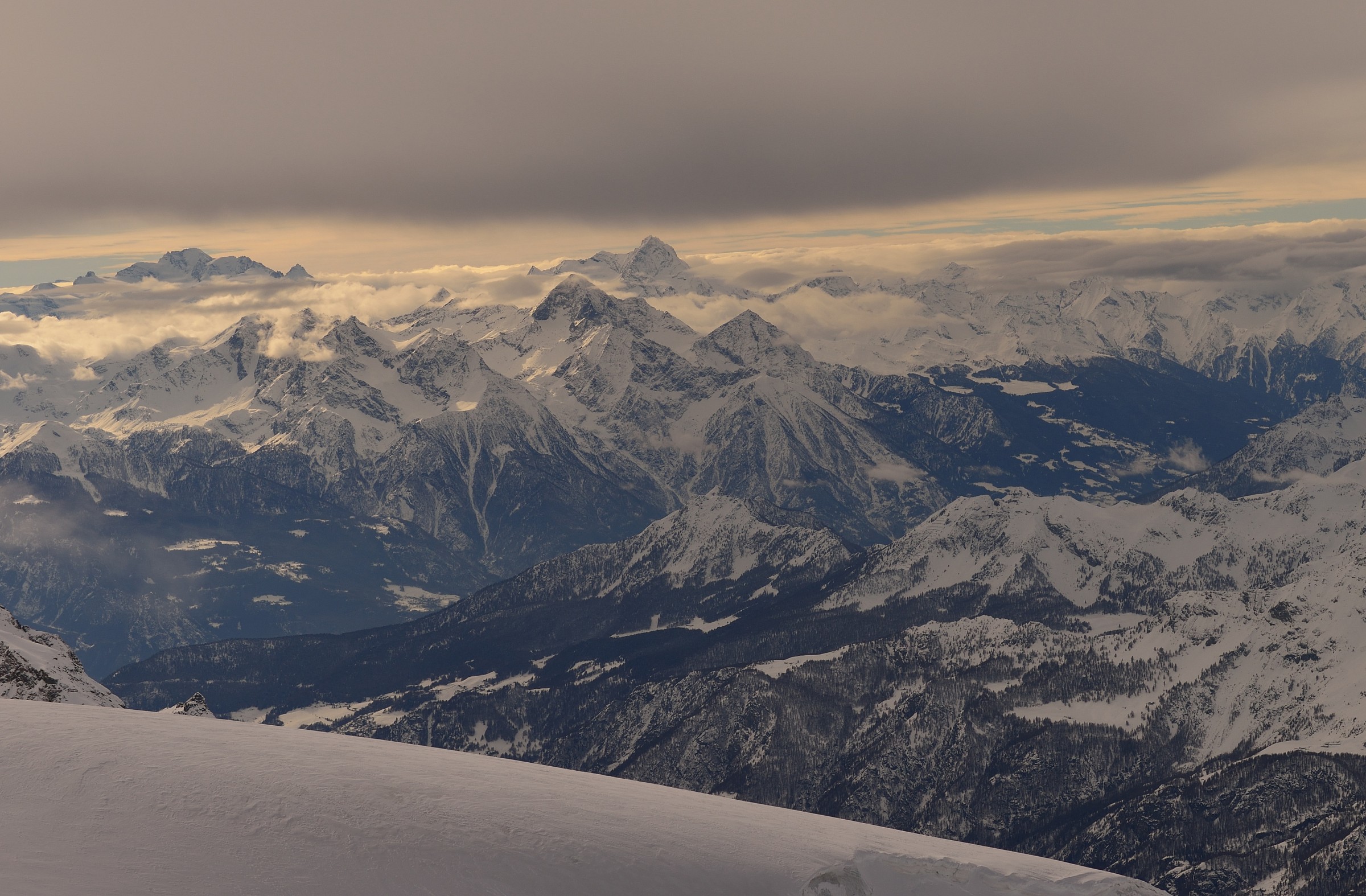 A balcony overlooking the MONTEBIANCO