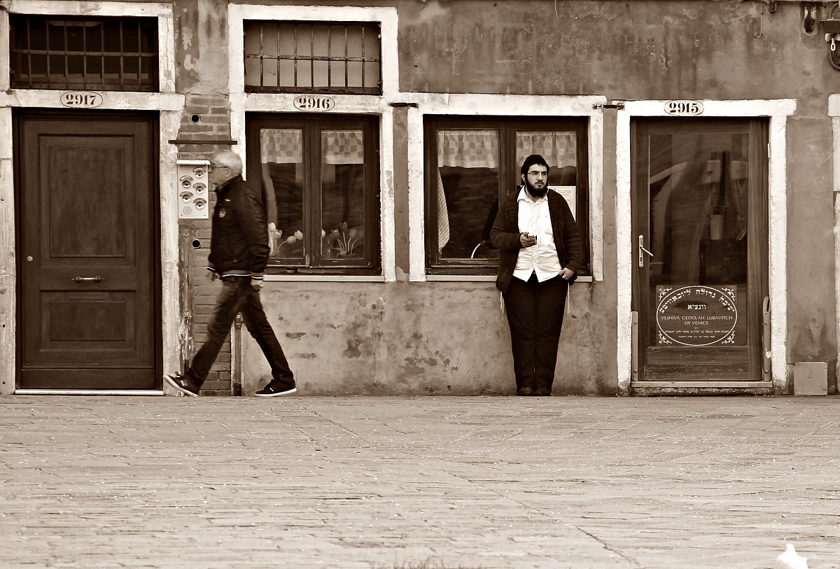 ... quotidianità nel ghetto ...