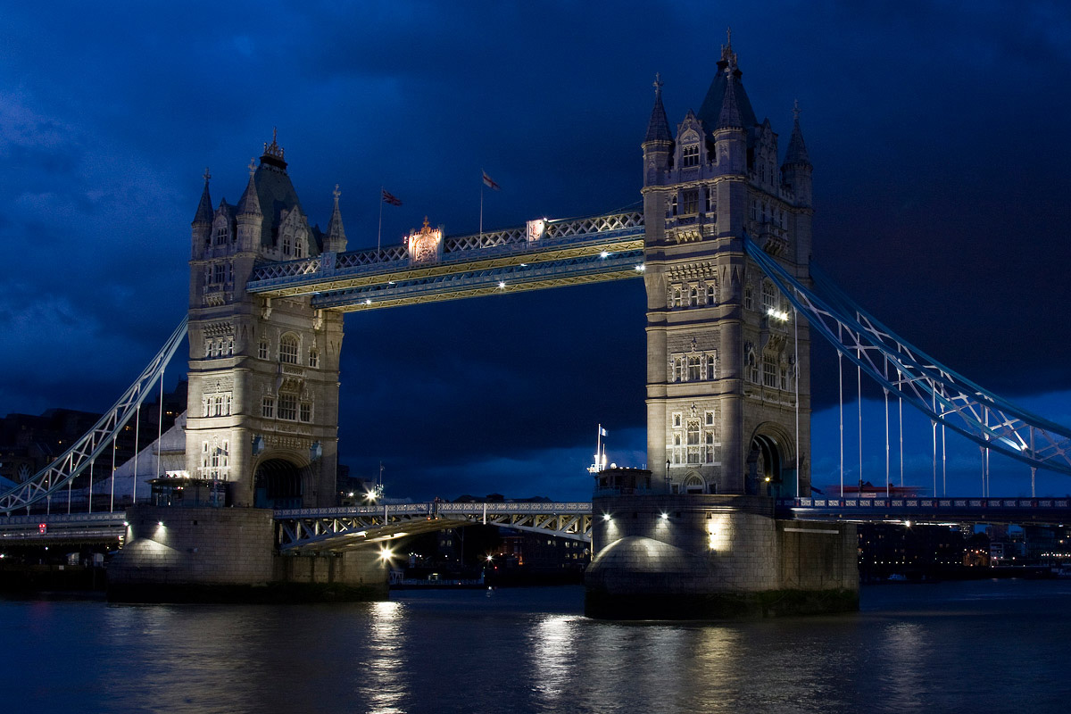 Classic London at dusk