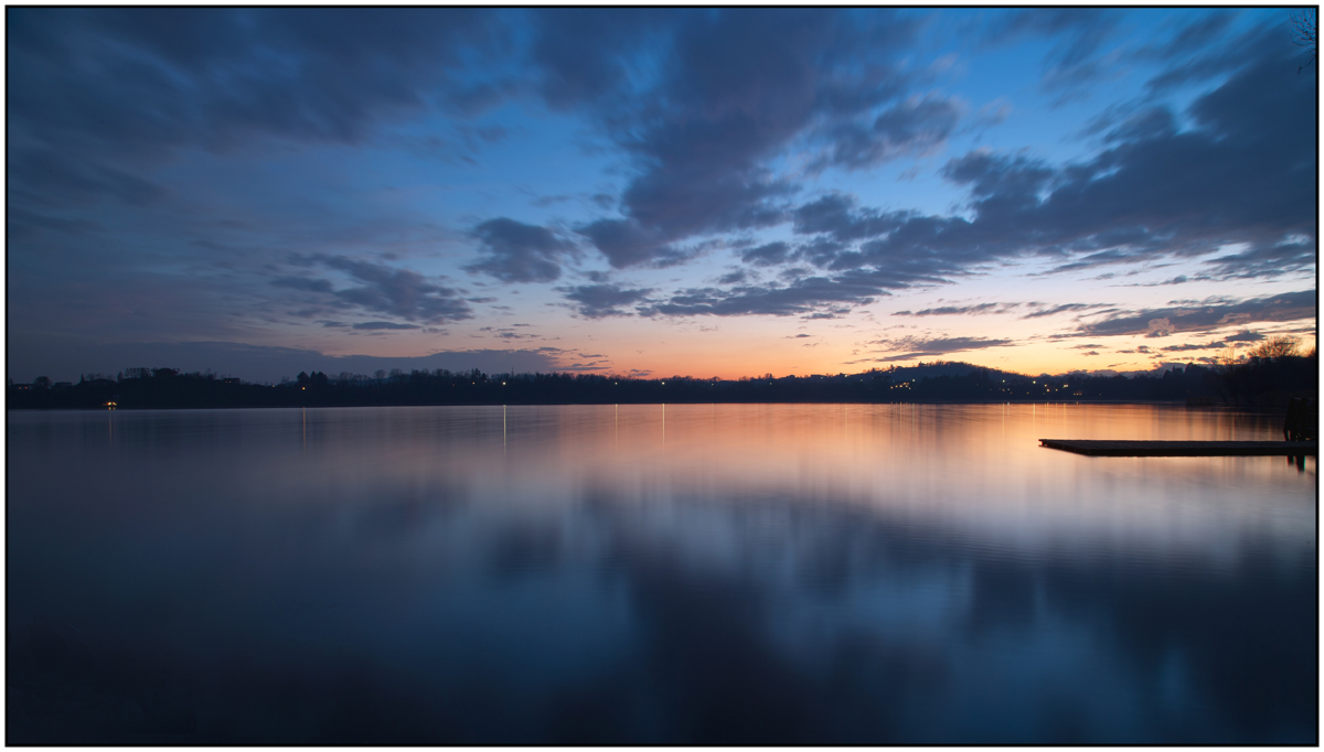 al tramonto sul lago di Varese