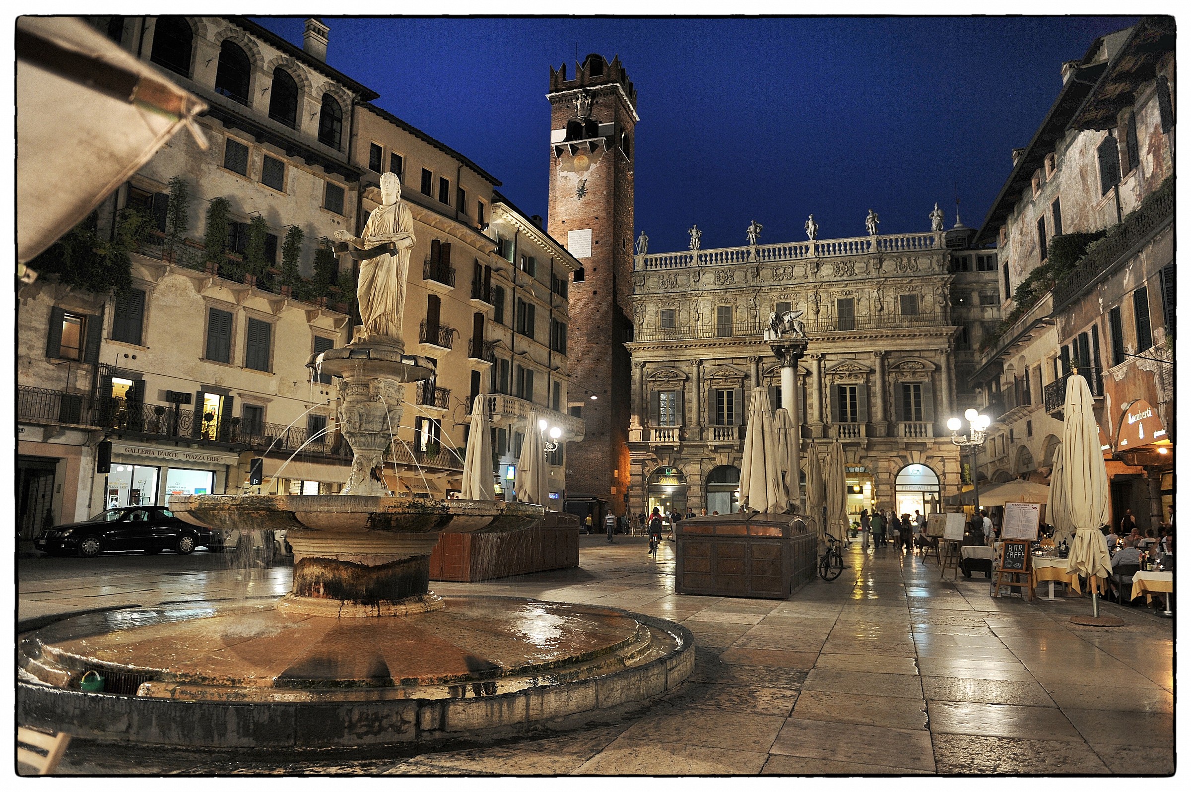 Piazza delle Erbe , Verona