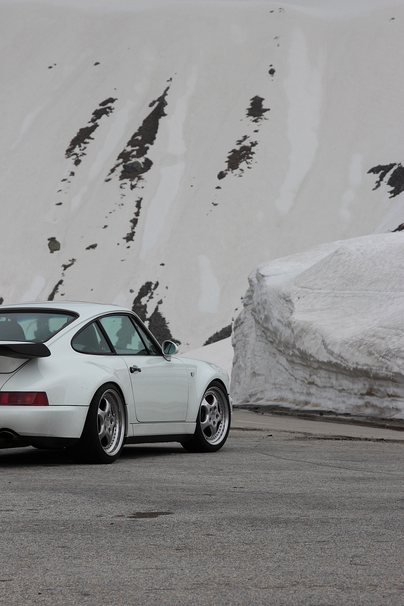 Porsche sulla Nufenen