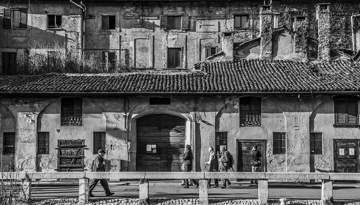 Along the Naviglio Grande