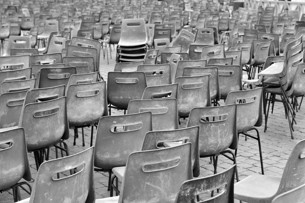 Il silenzio delle sedie