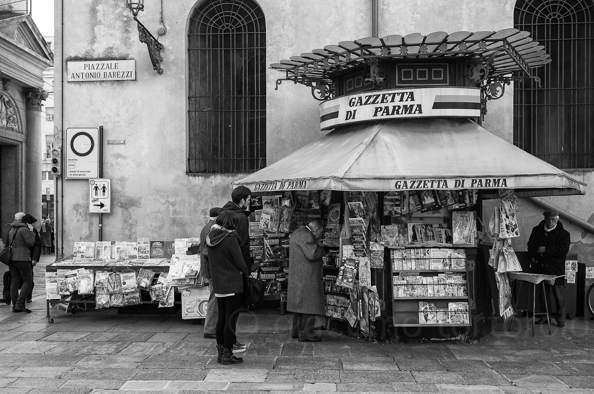 In coda ... all'edicola