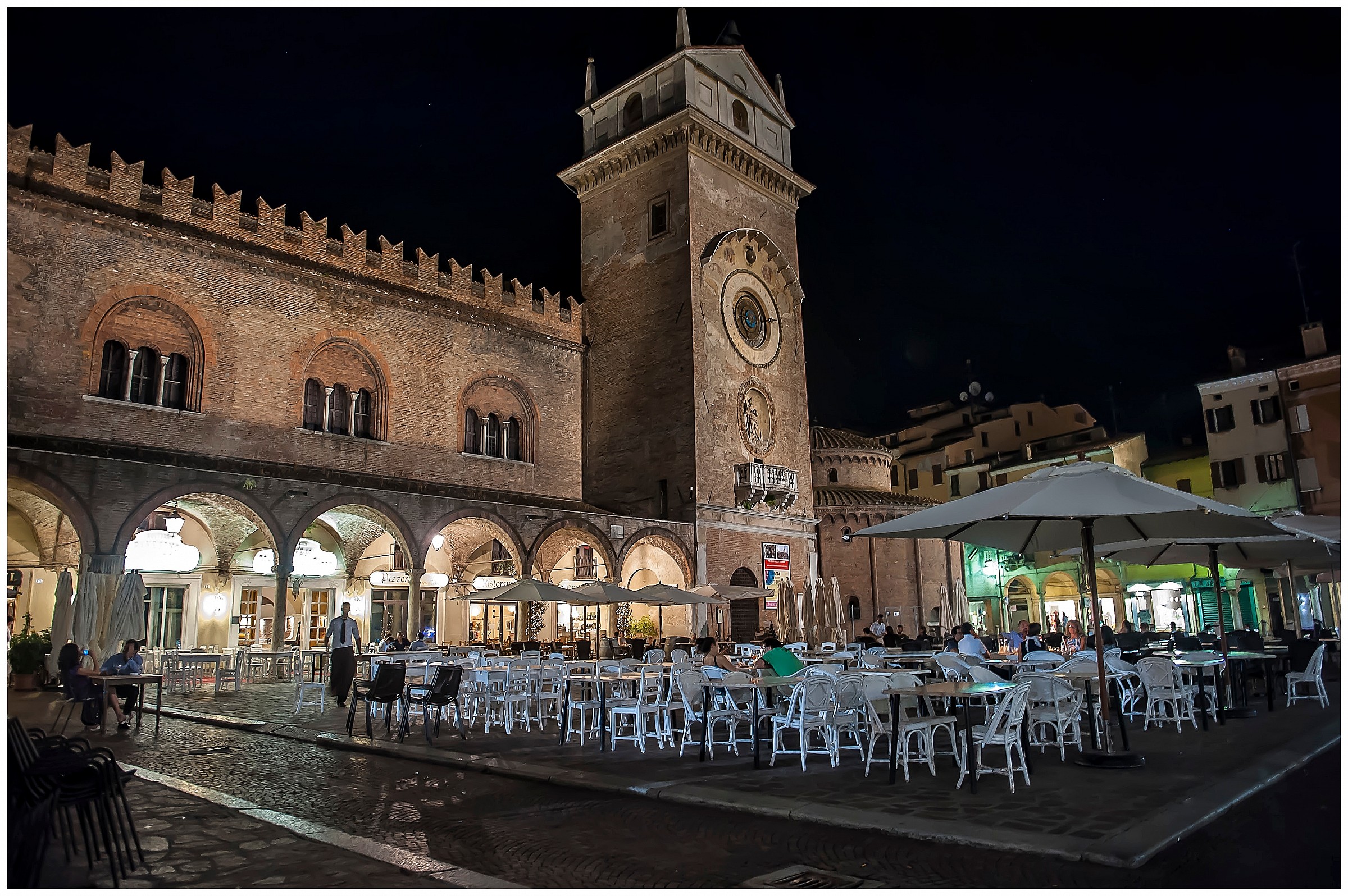 Piazza Erbe , Mantova