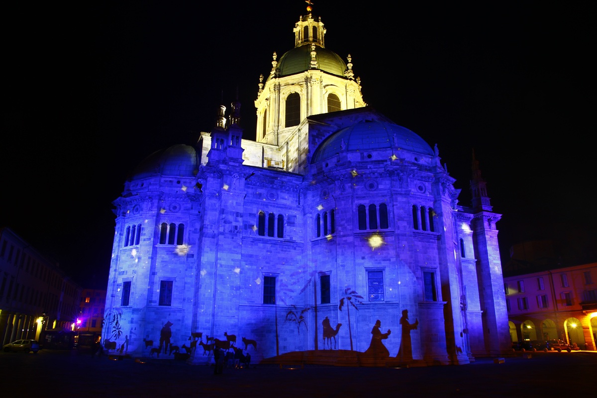 dietro al duomo  como