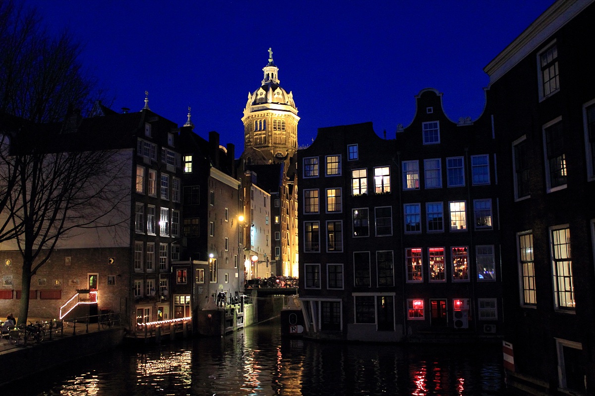 glimpse of an Amsterdam canal