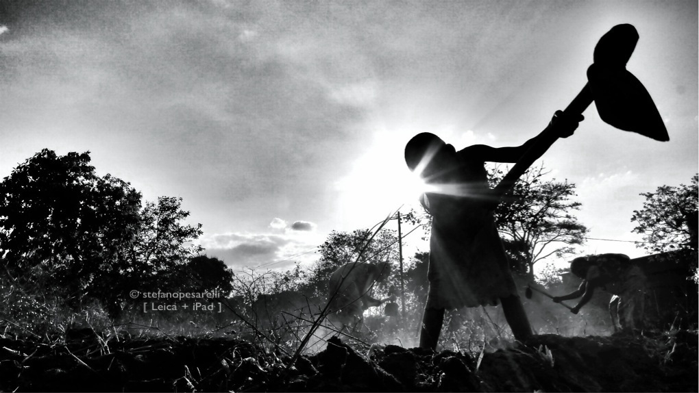 Africa, n viaggio con una Leica e un iPad.