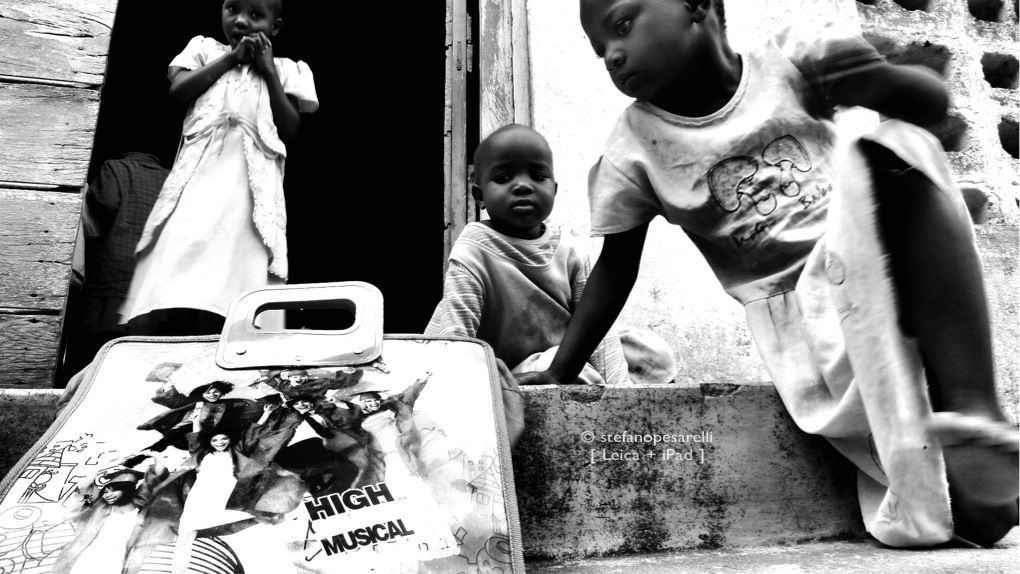 Africa, n viaggio con una Leica e un iPad.