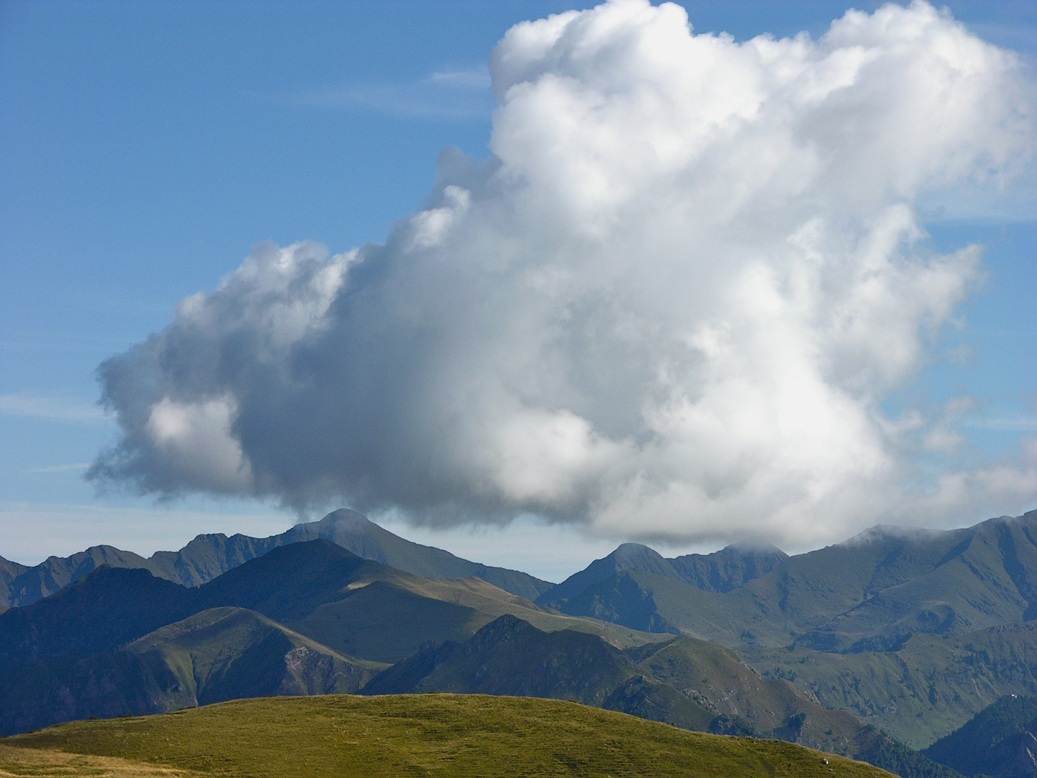Monte Legnone con il cappello