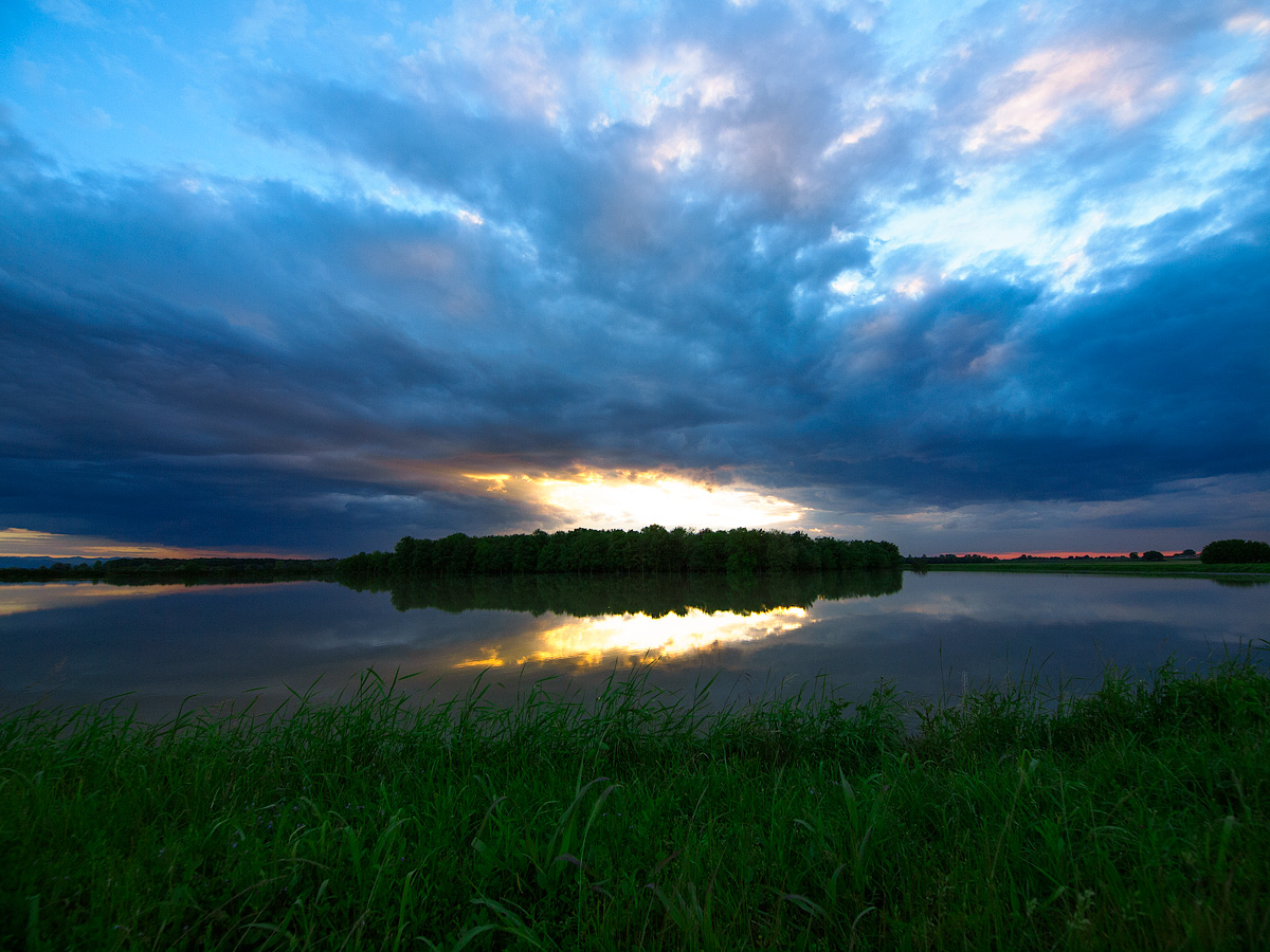 The inundated floodplain.