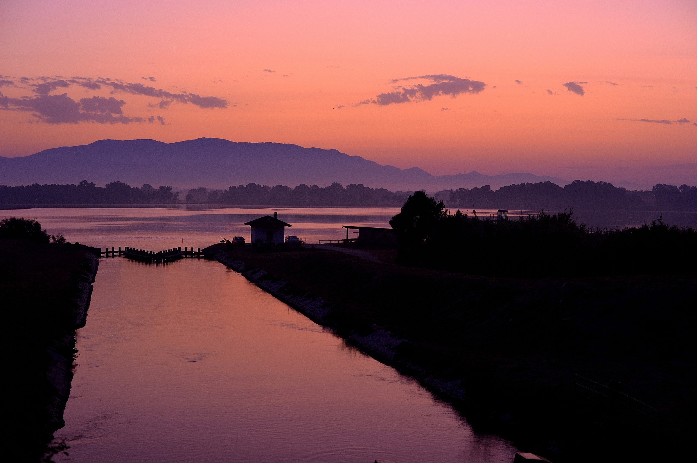 Alba sui laghi costieri ( lago di Paola LT )